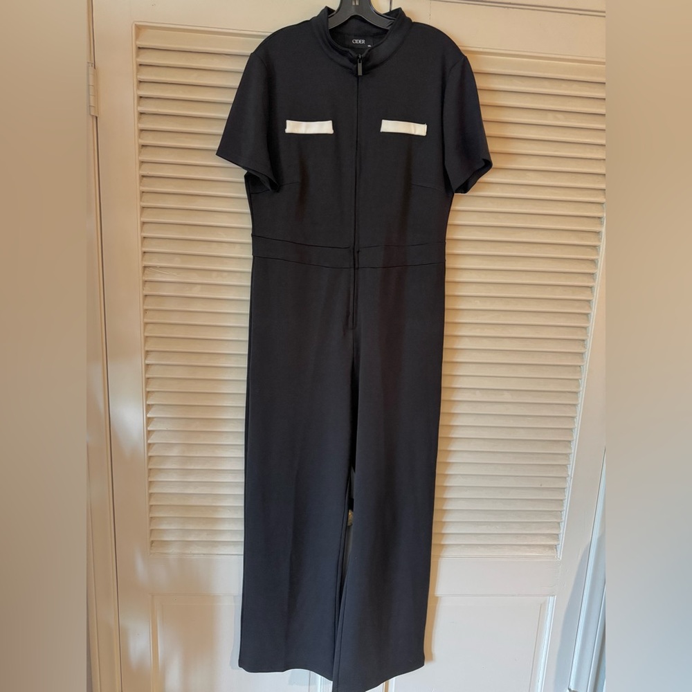 MINT CIDER STRETCH JERSEY BLK JUMPSUIT WITH WHITE TRIM SIZE 1XL
